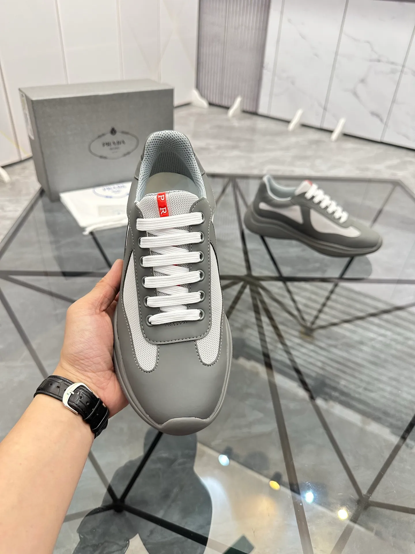 Men's shoes: 💰P360¥ Product trademark: Prada *"Prada*" low-top casual shoes Regular size: 35-47 (can be customized to 48) couple style Product materials: imported silk leather upper, breathable lining, original outsole. Number: 943